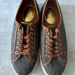MK Keaton logo leave you sneakers